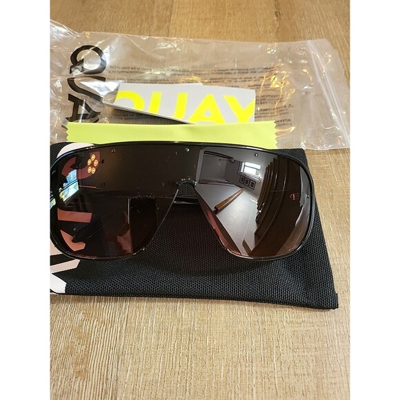 Quay Australia Center Stage Sunglasses No-NS-1845 Black/Chpa ID:73378 - Picture 4 of 5